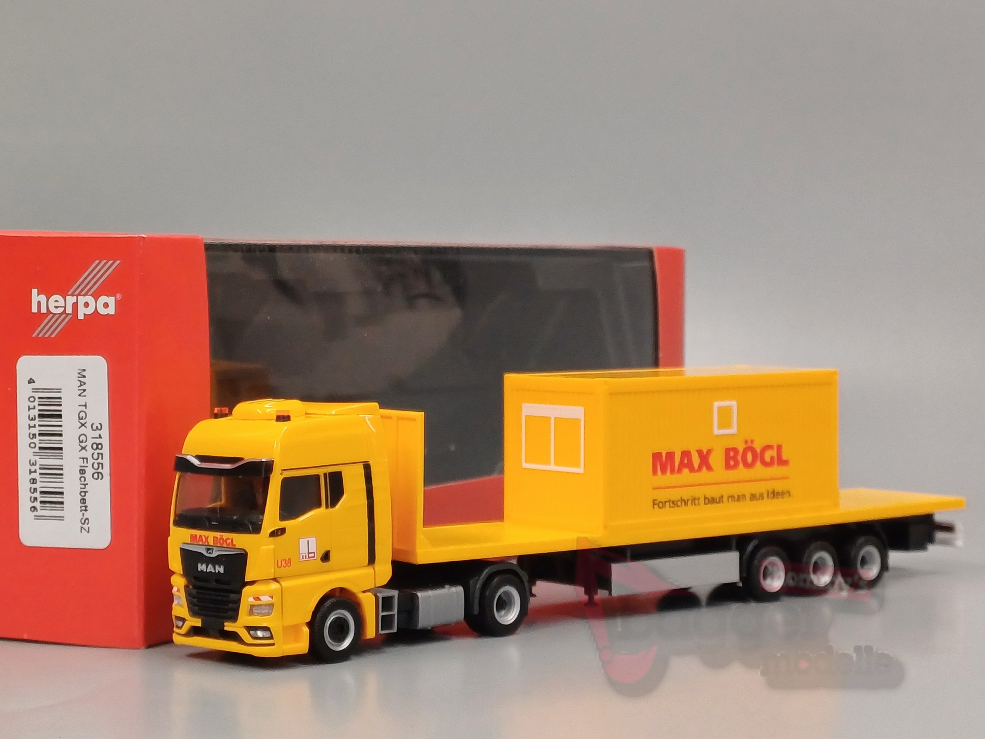 318556 - Herpa - MAN TGX GX Flachbett-Sattelzug mit Bürocontainer "Max Bögl